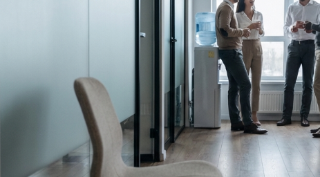 仕事で無視される辛さと孤独感